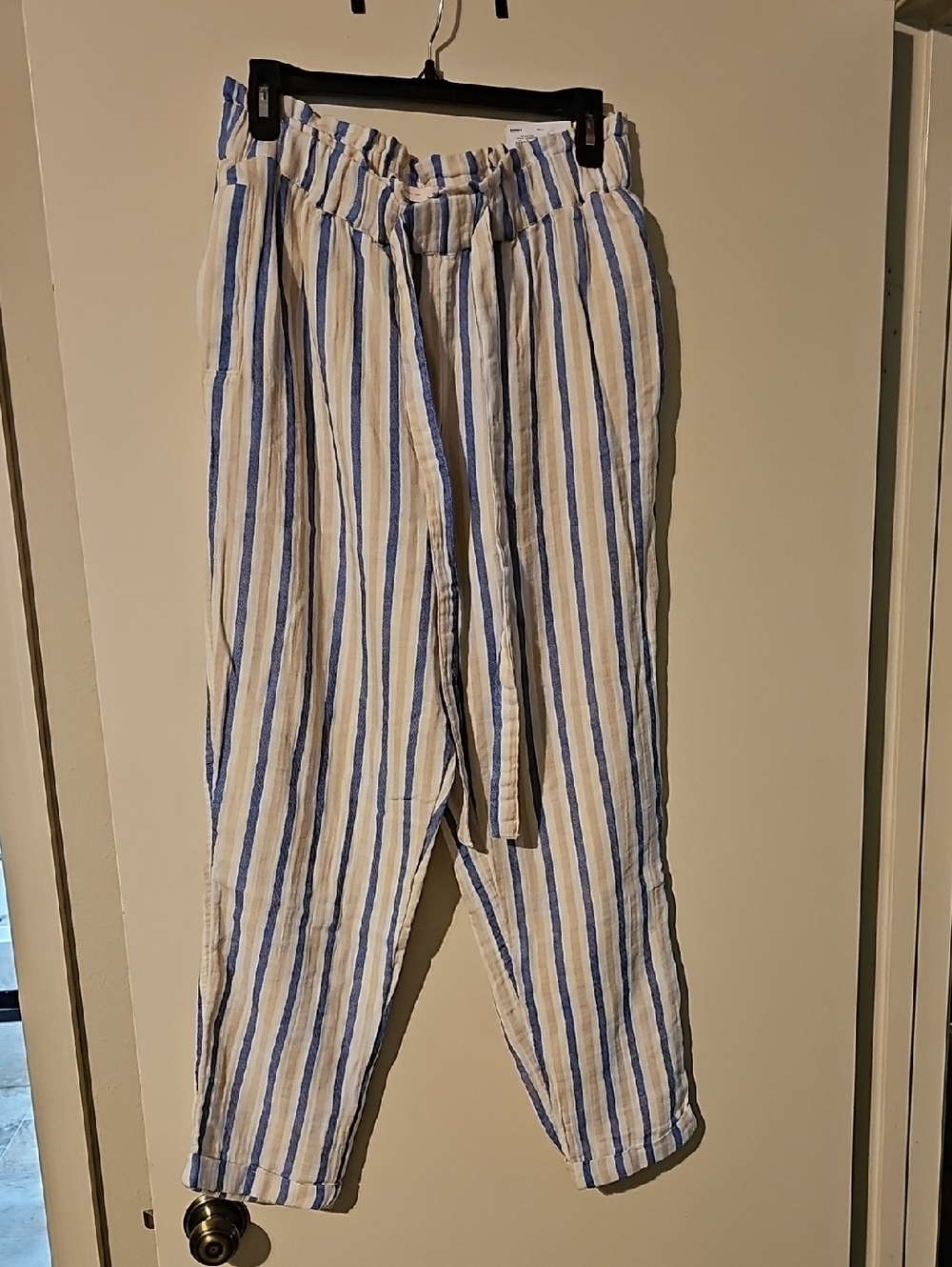 SO Striped High-Rise Tapered Pants in Cream and Blue